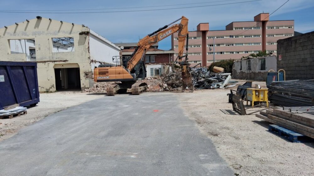 demolizione in area abitata